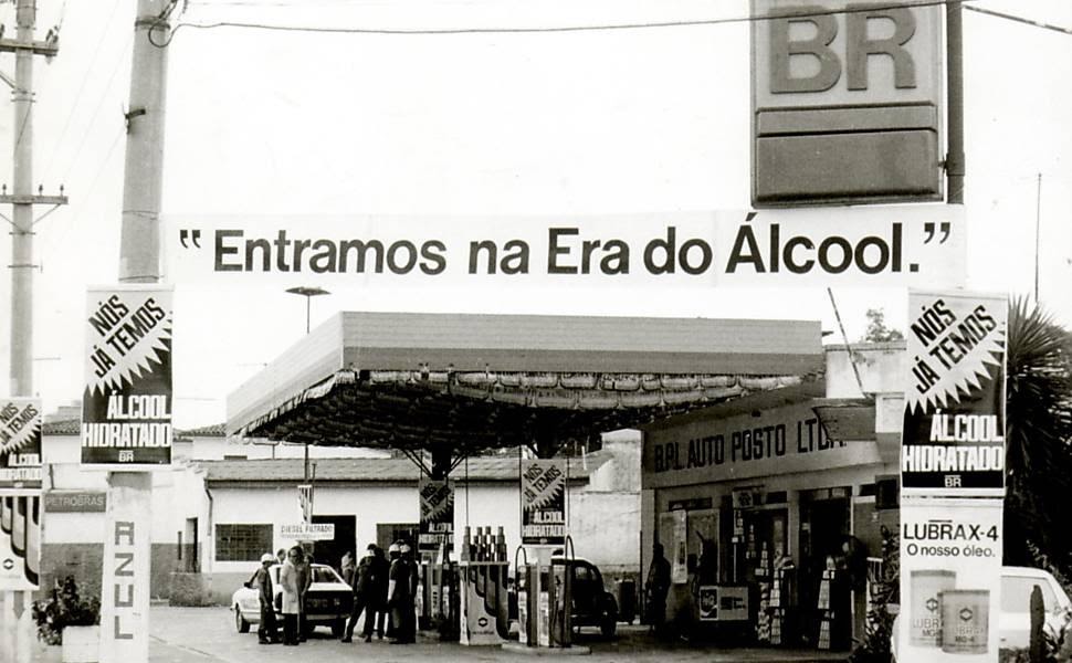 Proálcool: o Brasil entra definitivamente na era do álcool.